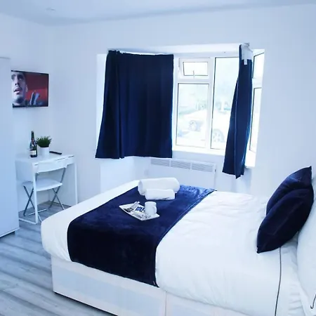 Superb 1-Bed Apartment In Harrow